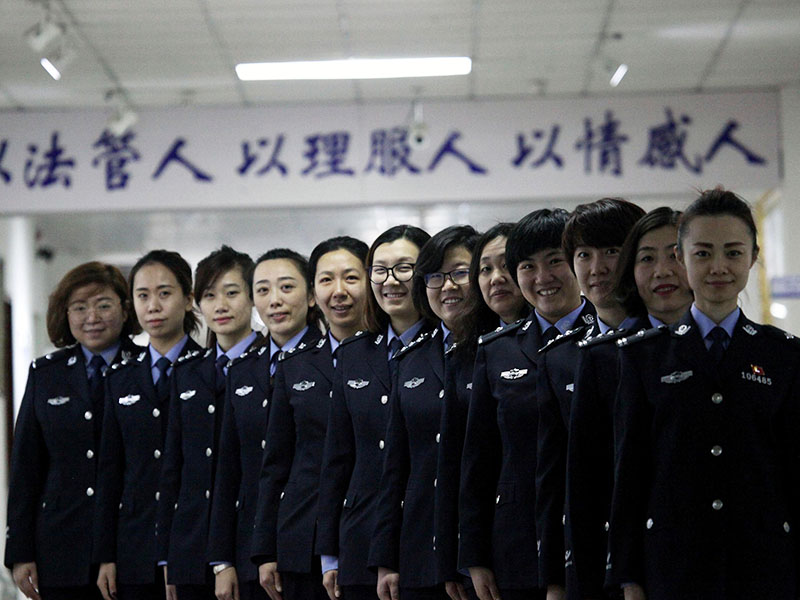 “以法管人、以理服人、以情感人”是這些有著大愛(ài)之心的女管教們的工作準(zhǔn)則1