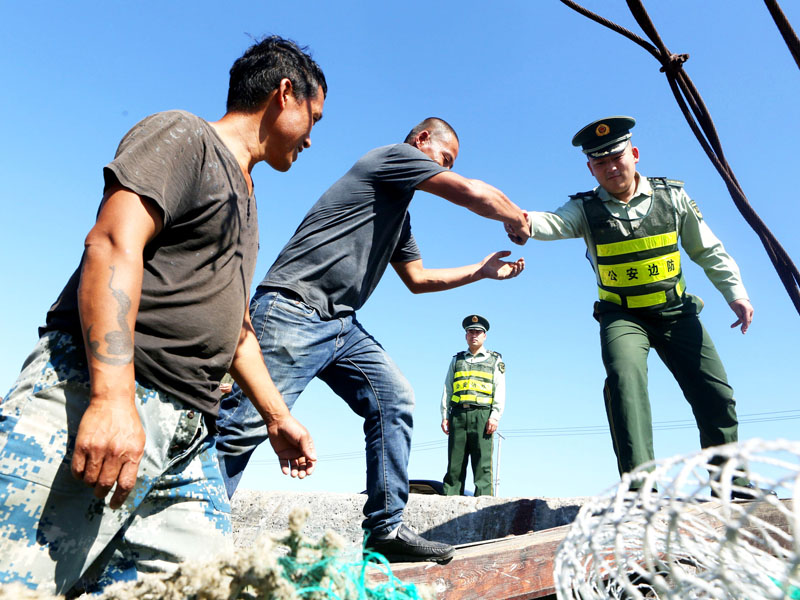 官兵每次到來，都讓漁民高興不已
