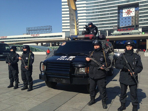 現(xiàn)在沈陽北站警務(wù)巡邏，裝備的更新給百姓帶來更大的安全感