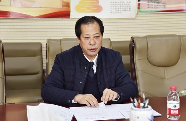 錦州市委政法委政治部主任、機(jī)關(guān)黨總支副書(shū)記李偉做專題發(fā)言