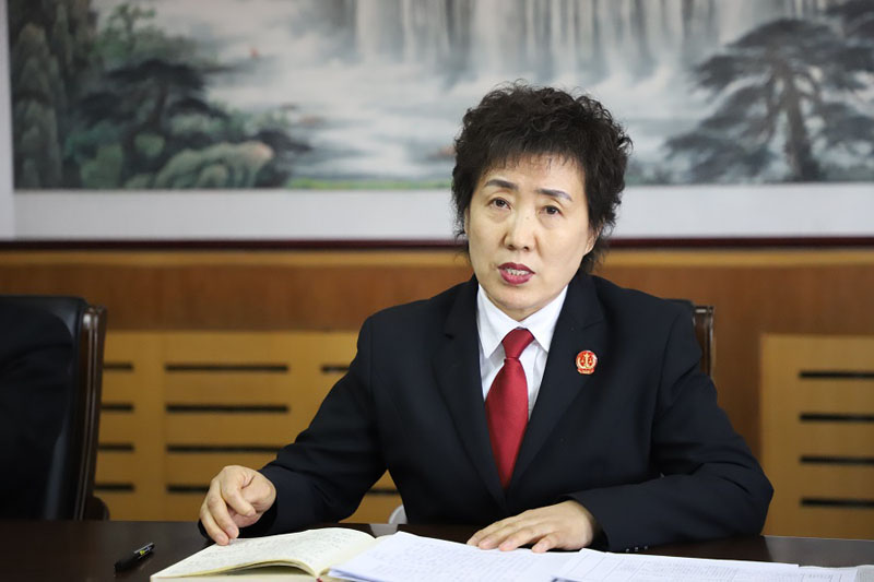 1稿＿頭題配圖＿葫蘆島市中級(jí)人民法院黨組書(shū)記、院長(zhǎng)王淑俐