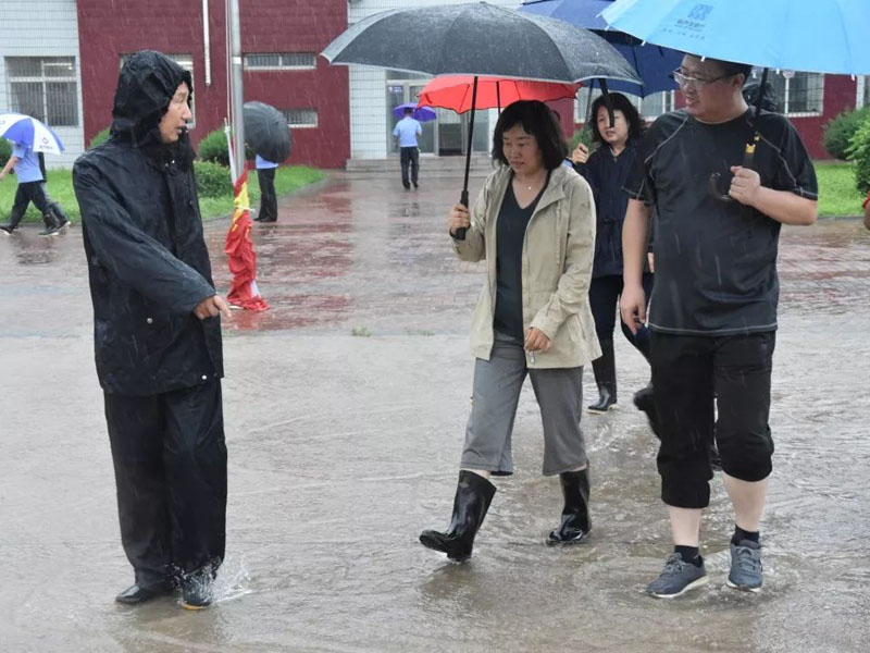 葫蘆島市司法局局長袁伶帶隊(duì)檢察戒毒所安全防汛工作