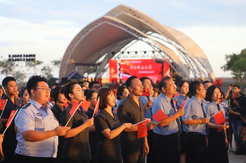 葫蘆島市公檢法聯(lián)合開展“我和我的祖國(guó)”快閃活動(dòng) (2)