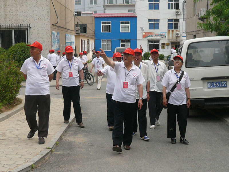 立山區(qū)深南街道老黨員義務(wù)聯(lián)防隊(duì)在巡邏