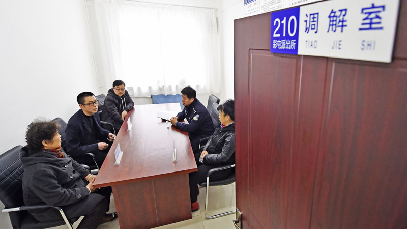 彩屯派出所堅(jiān)持“矛盾不上交、平安不出事、服務(wù)不缺位”