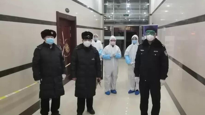 白雪?。ㄓ乙唬┰趫?zhí)勤