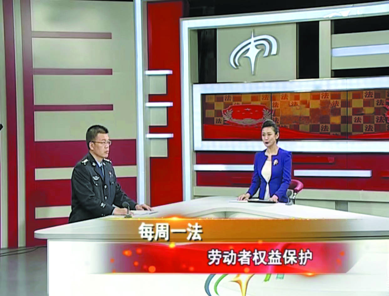 “每周一法”為群眾講解常見法律案例。