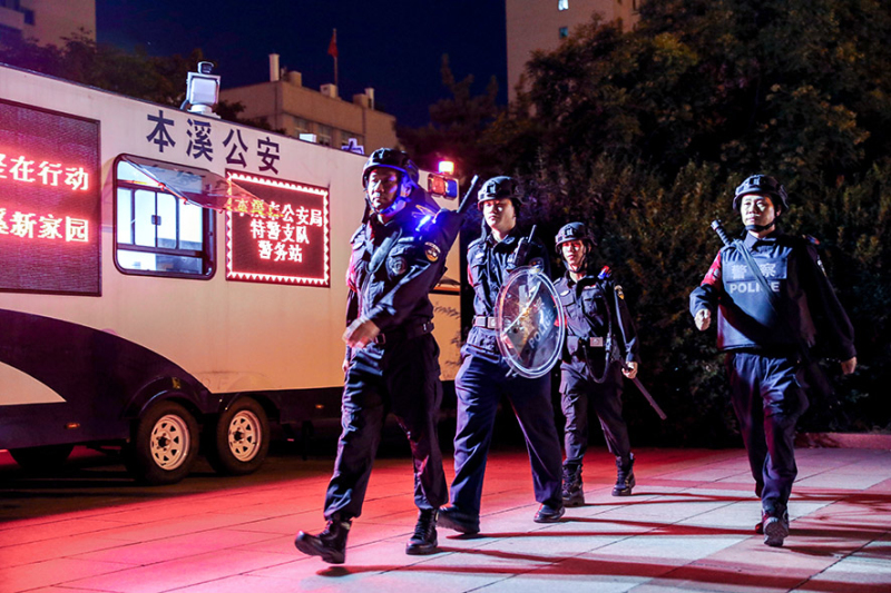 4-1本溪市局巡特警夜巡市政府廣場