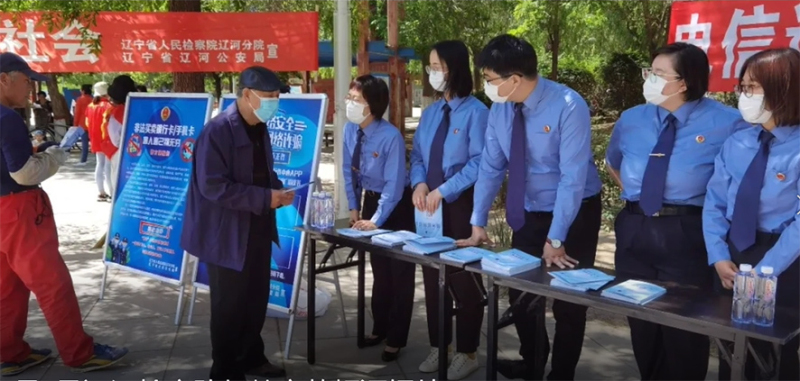 遼河分院第一檢察部牽頭，走進社區(qū)開展反詐宣傳