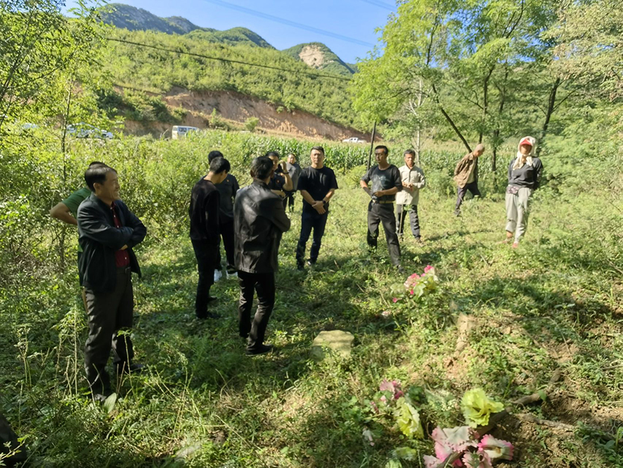 法官到現(xiàn)場(chǎng)了解情況。