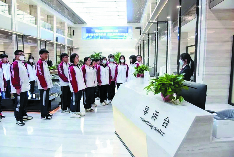 沈陽市第五十一中學(xué)50余名學(xué)生走進(jìn)沈陽知識(shí)產(chǎn)權(quán)法庭