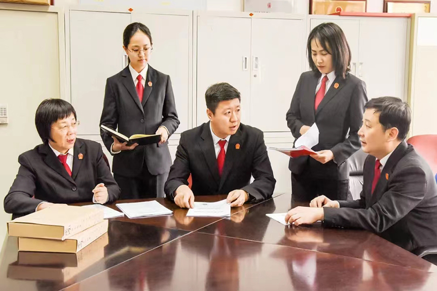 沈陽(yáng)中院聯(lián)合復(fù)核考評(píng)組審查“五化”及示范法庭申報(bào)材料