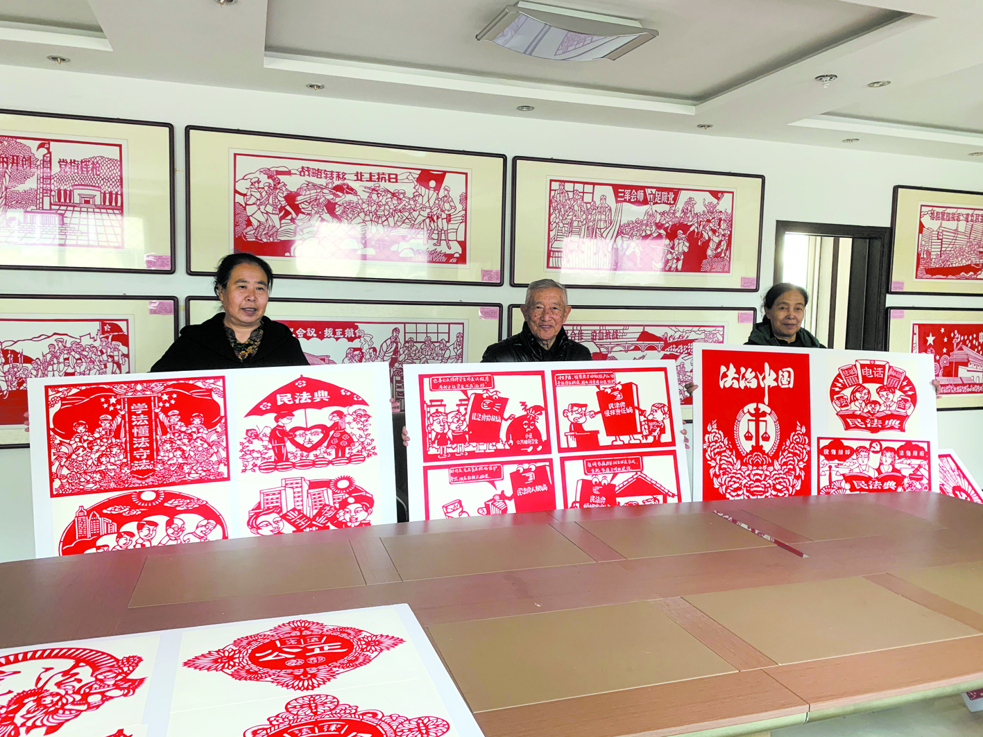 剪紙助力法治宣傳。