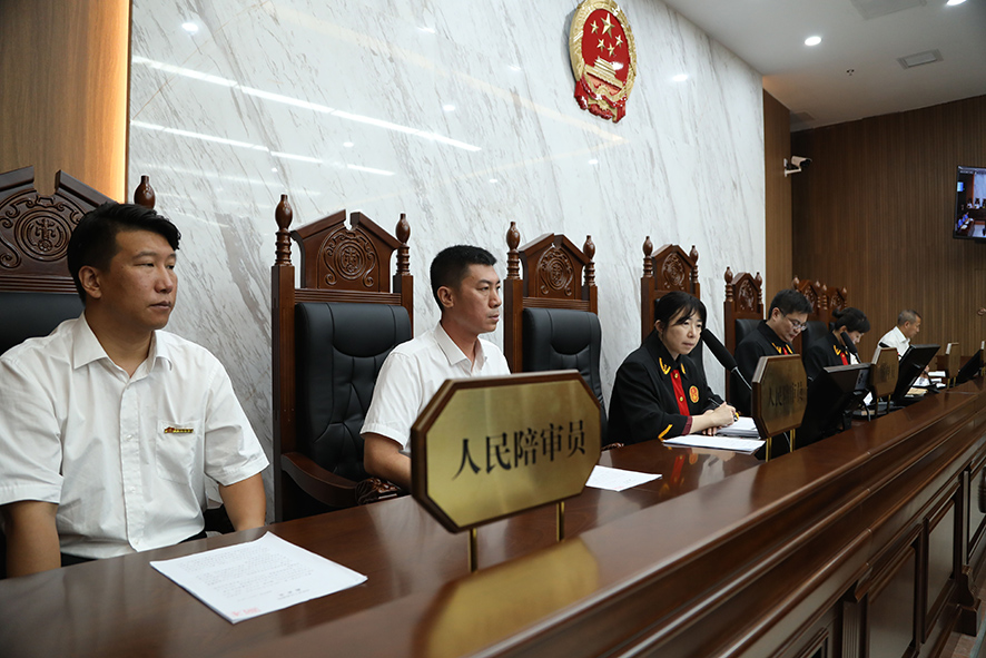 陪審員中有長期從事生態(tài)保護(hù)、環(huán)境修復(fù)方面的專家。