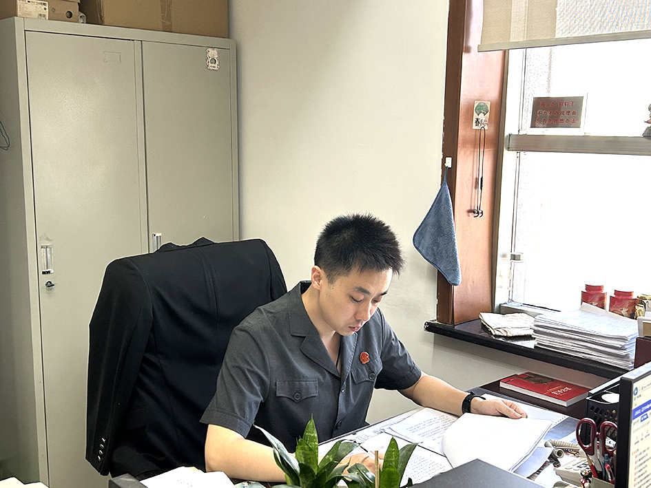 沈陽市大東區(qū)人民法院 審判管理辦公室負責人、法官 鑒銘宇