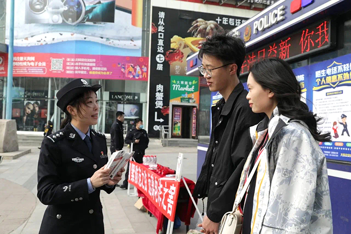 以“零案件”工作室為基礎(chǔ)，民警深入轄區(qū)