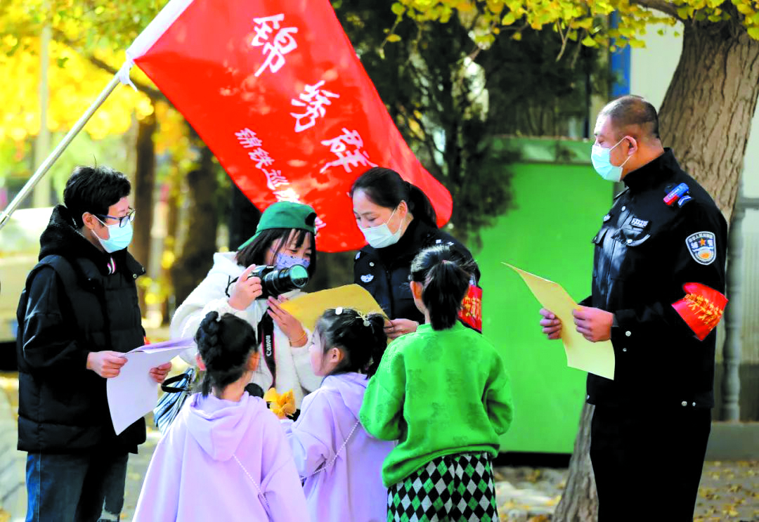 “錦繡群英”錦鐵中隊(duì)開展法治宣傳