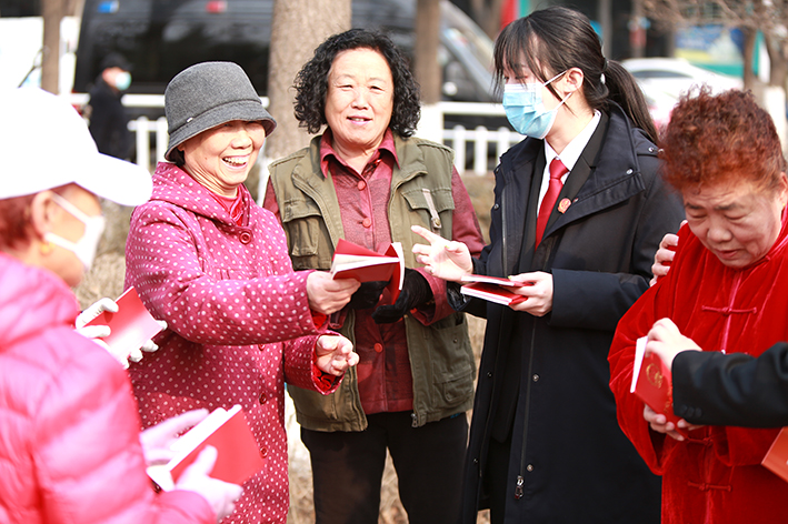5、溪湖區(qū)法院婦女節(jié)進(jìn)行普法宣傳
