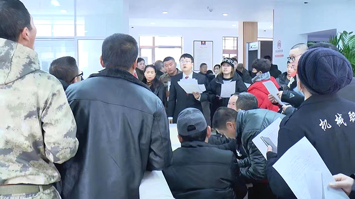 頭題 瓦房店市人民法院成功為400多名農(nóng)民工追討工資400余萬(wàn)元