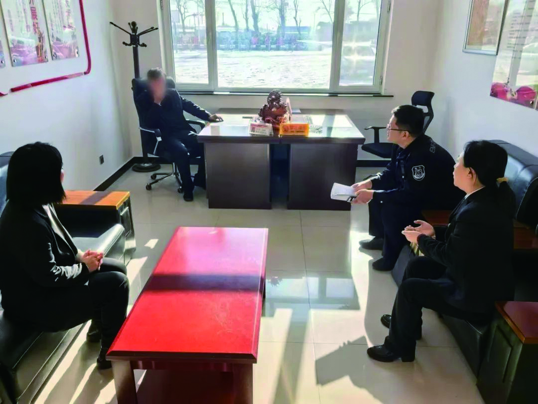 法庭干警前往北四家子鄉(xiāng)某村委會(huì)進(jìn)行案件回訪