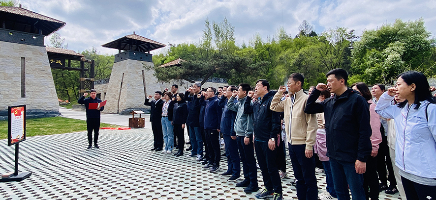 西豐縣法院與鐵嶺中院聯(lián)合組織“弘揚五四精神，重走抗聯(lián)之路”黨性錘煉主題黨日活動