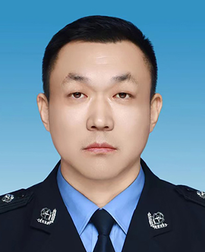 盤錦市雙臺(tái)子區(qū)副區(qū)長(zhǎng)、雙臺(tái)子公安分局黨委書記、局長(zhǎng)佟百軍