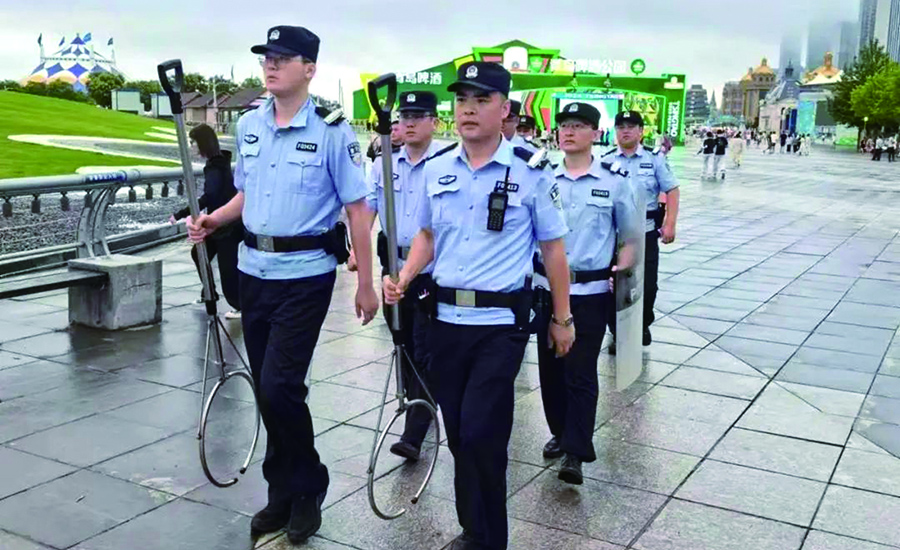 大連市公安局中山分局民警時(shí)刻守護(hù)游客安全