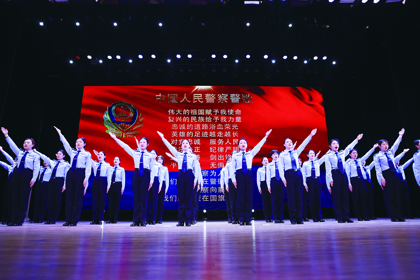 省女子監(jiān)獄女警們合唱《中國人民警察警歌》