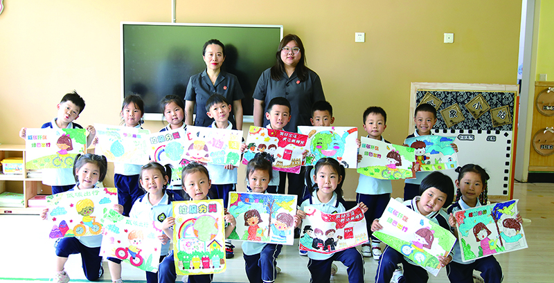 盤錦市盤山縣人民法院女干警走進(jìn)校園開展國家安全教育法治宣傳活動