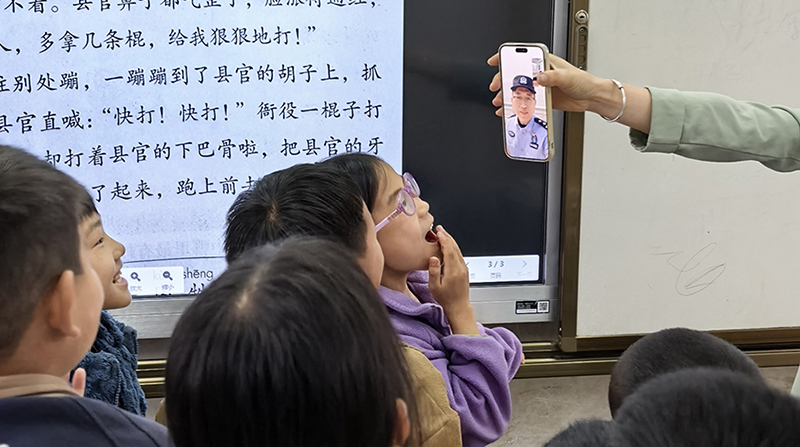“保持好奇，未來(lái)你定能乘風(fēng)破浪?！? style=