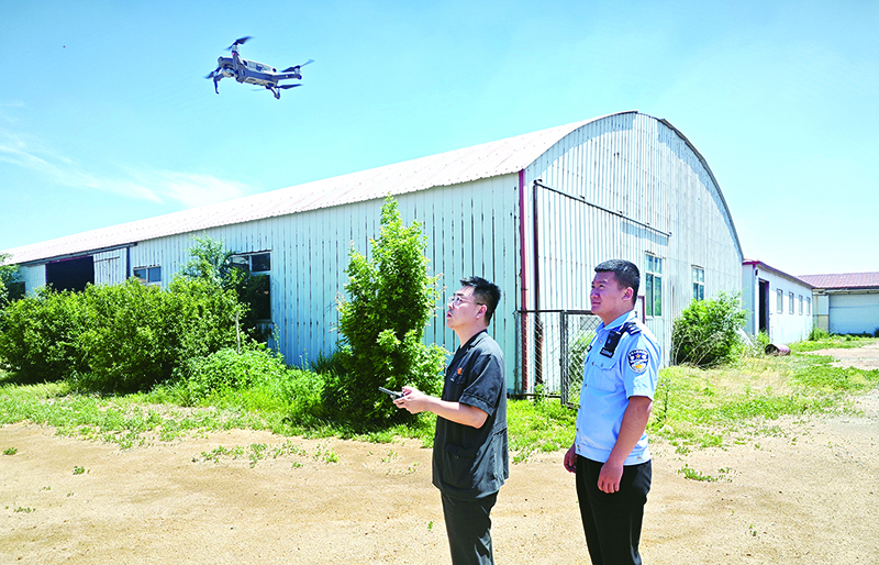 執(zhí)行法官采用無人機勘察案涉廠房及工業(yè)用地、周圍建筑情況
