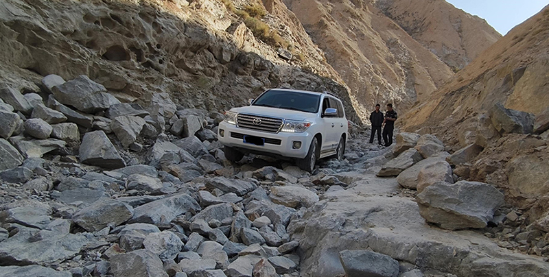 尋找案涉設(shè)備的山路艱辛