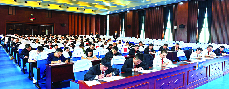 鞍山兩級法院執(zhí)行局全部政法專項編干警共105人參加考試