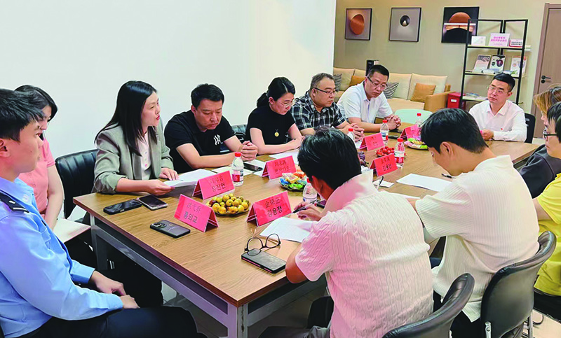 頭題圖，“涉外法治營商服務(wù)下午茶”座談會(huì)現(xiàn)場(chǎng)。