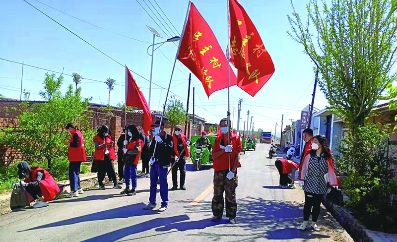 二題圖，村黨支部舉辦黨員志愿服務(wù)活動