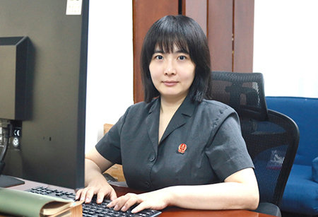 王新月 先用著，聯(lián)系記者看看能不能換長(zhǎng)袖的